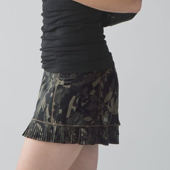 Lululemon City Sky Run By Skirt Pop Cut Fatigue Camo sz 2 Green Black - Picture 1 of 6